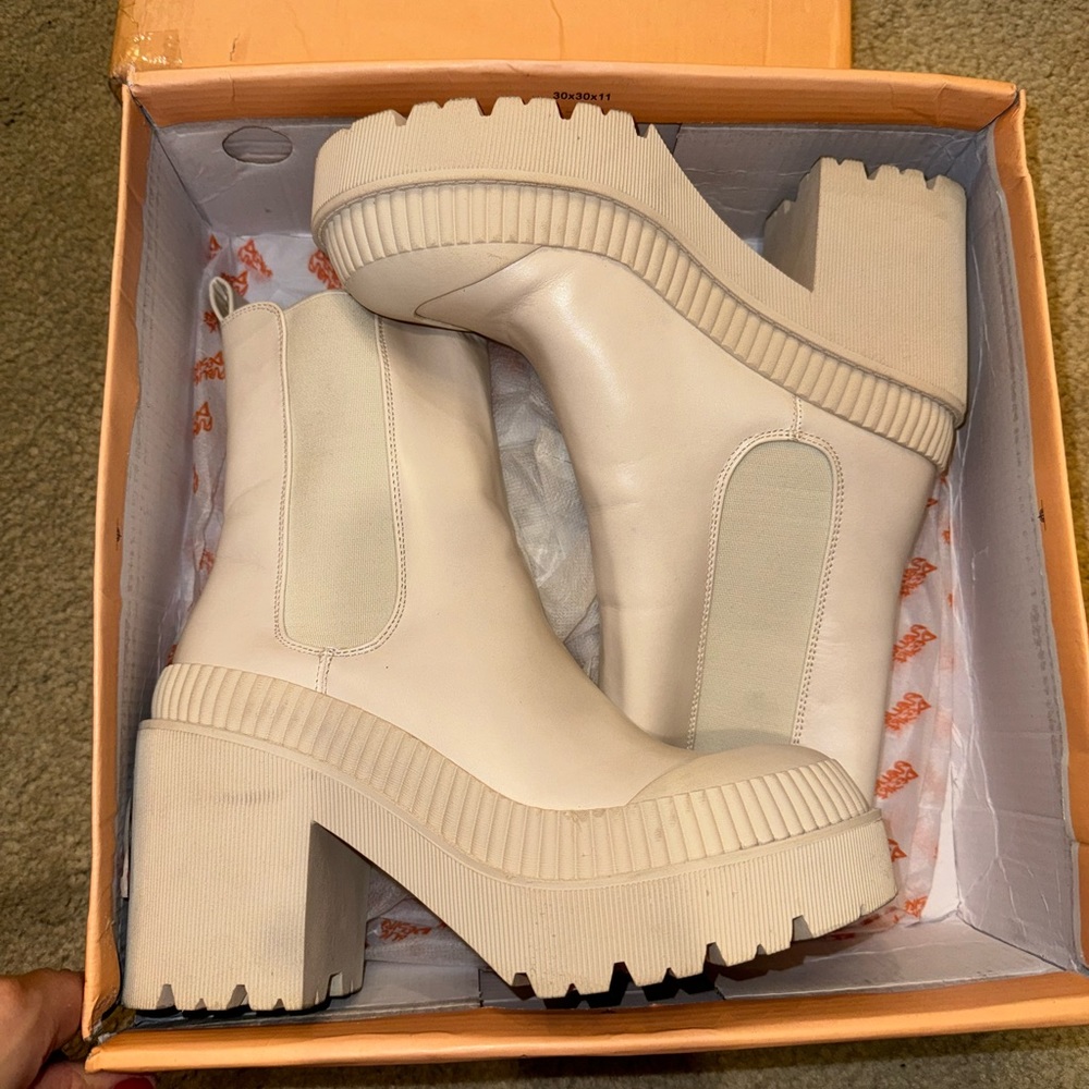 Public desire boots platform